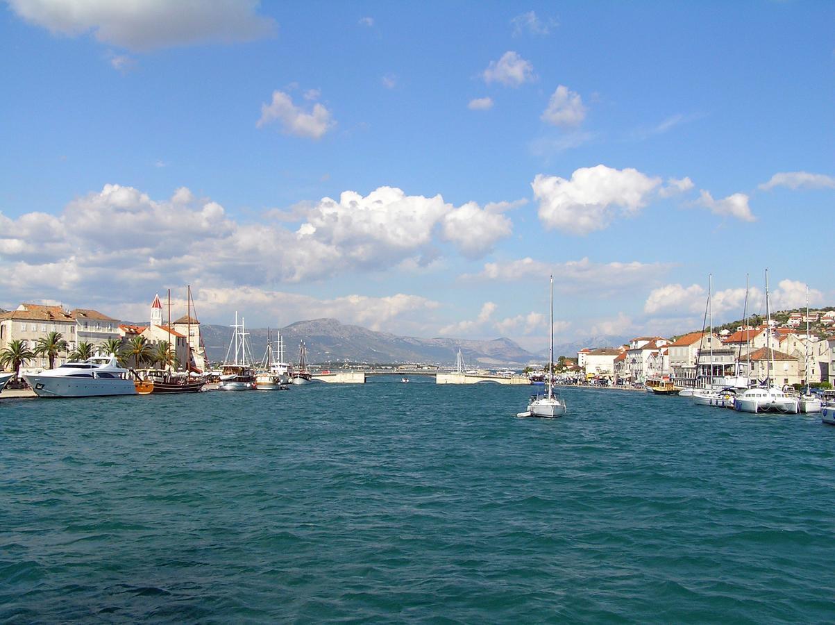 Apartments Paola Trogir Eksteriør billede